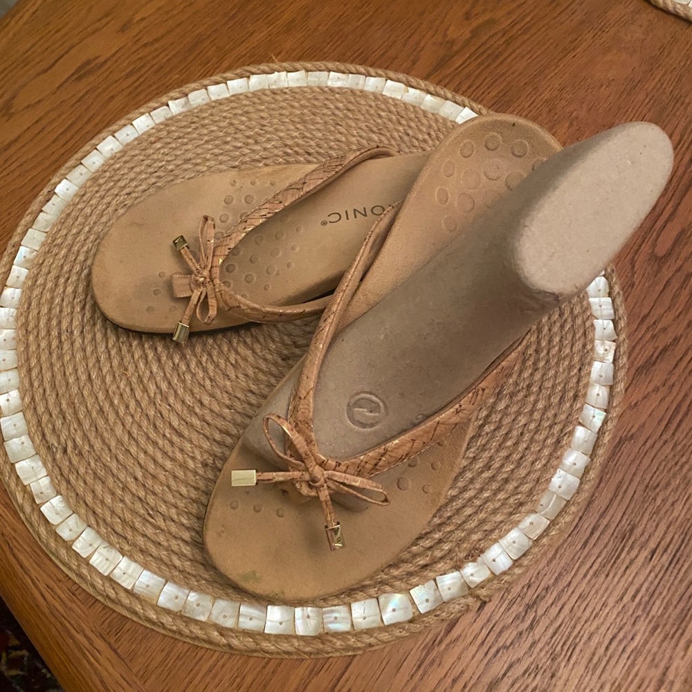 Vionic tan barely used